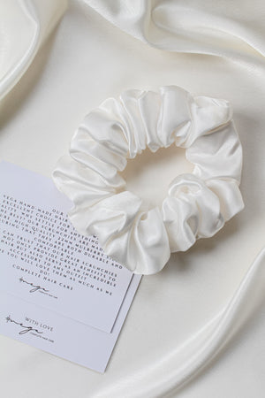 CREAM | 100% Mullbery Silk scrunchie