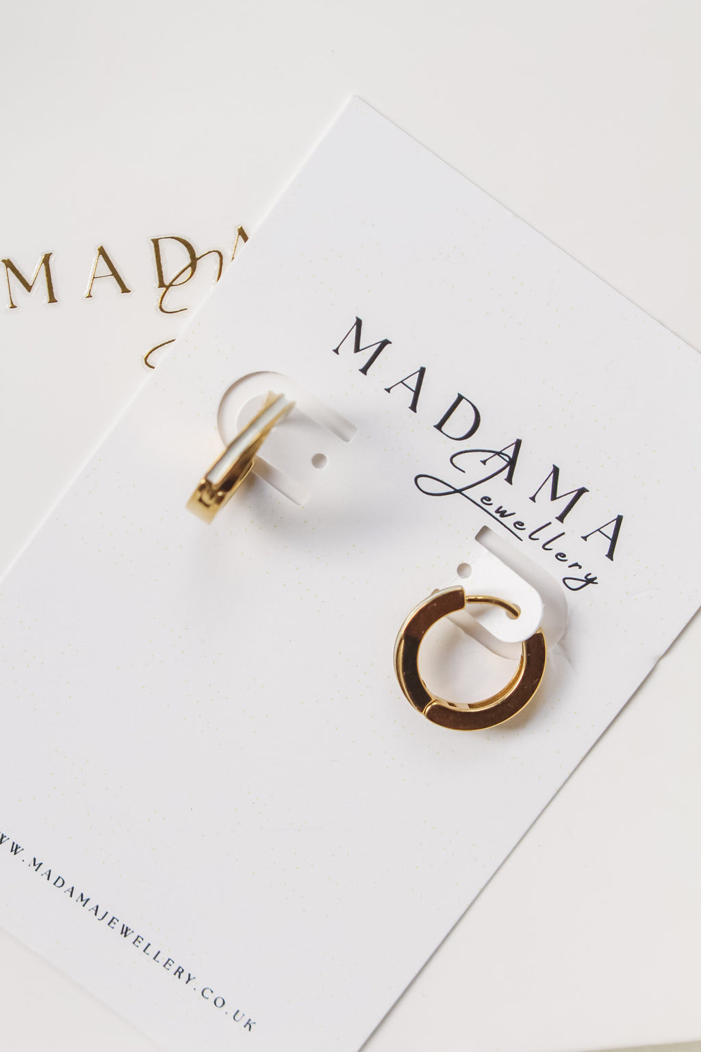 HUGIES | White detailed Hoops