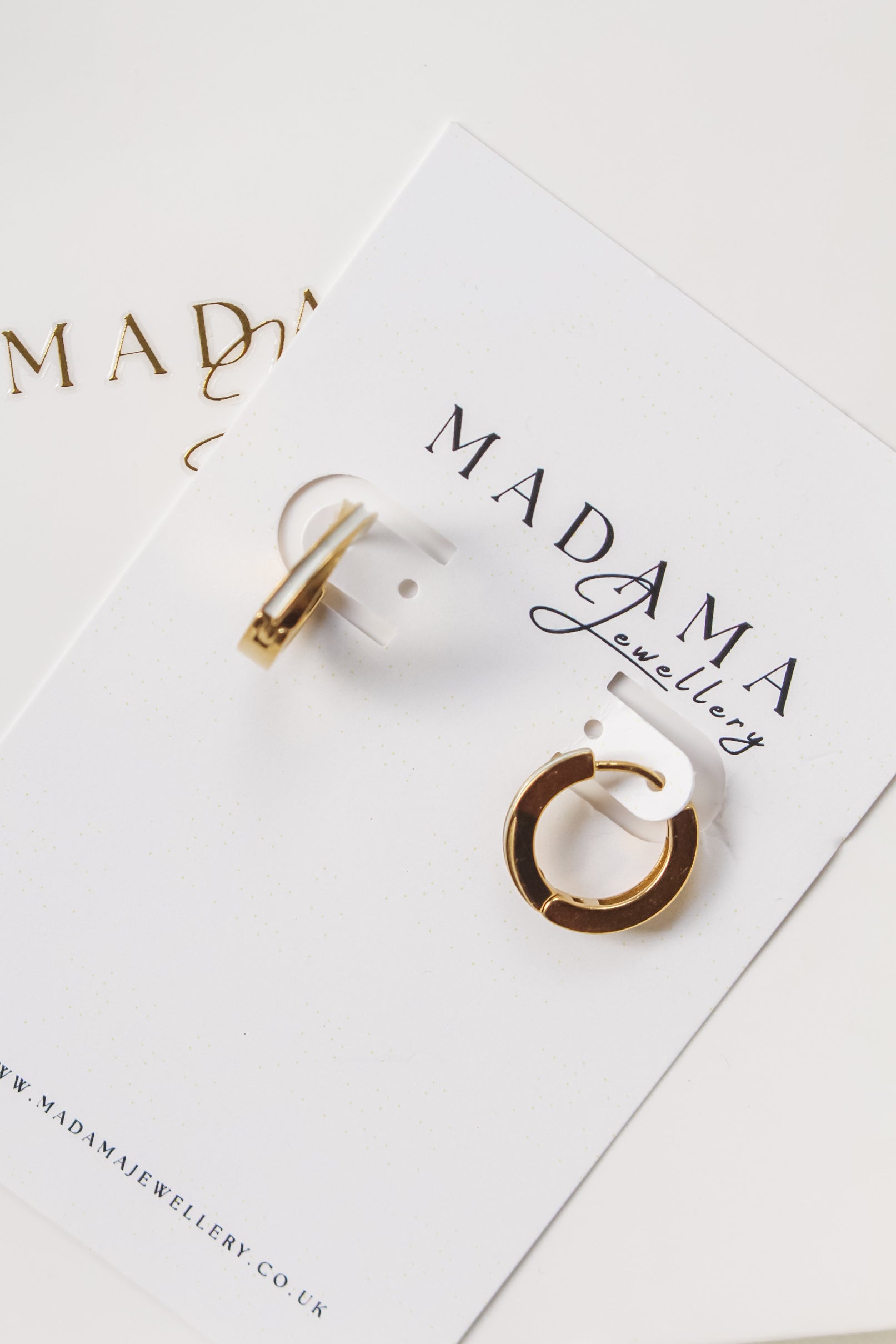 HUGIES | White detailed Hoops