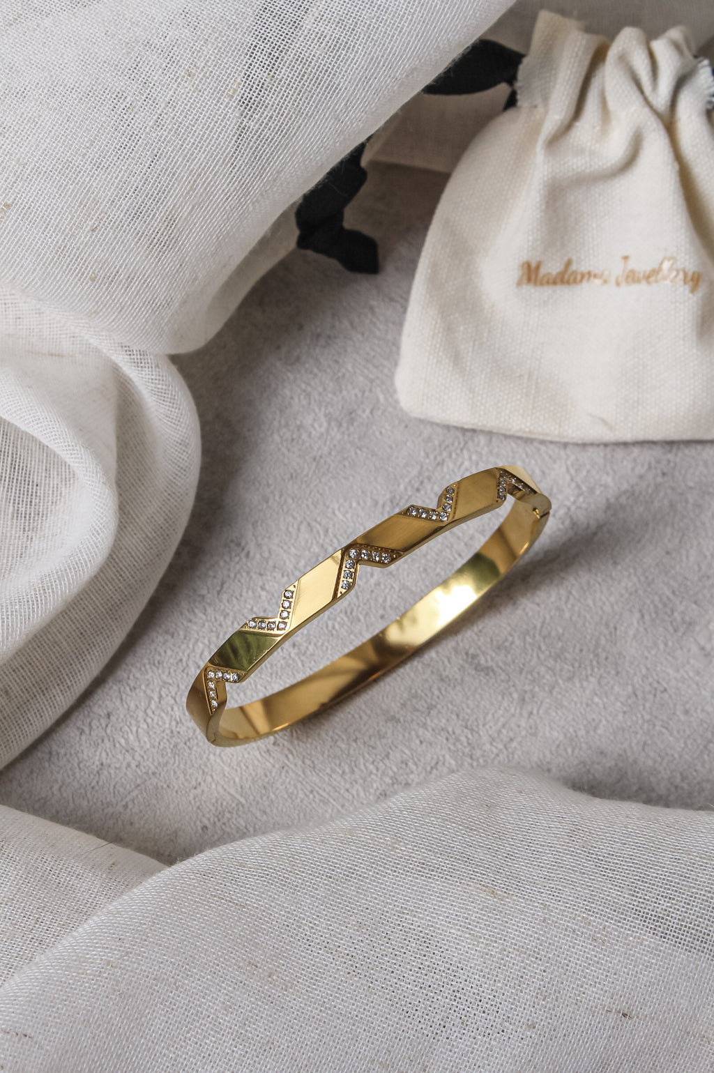 ZURI | Bangle