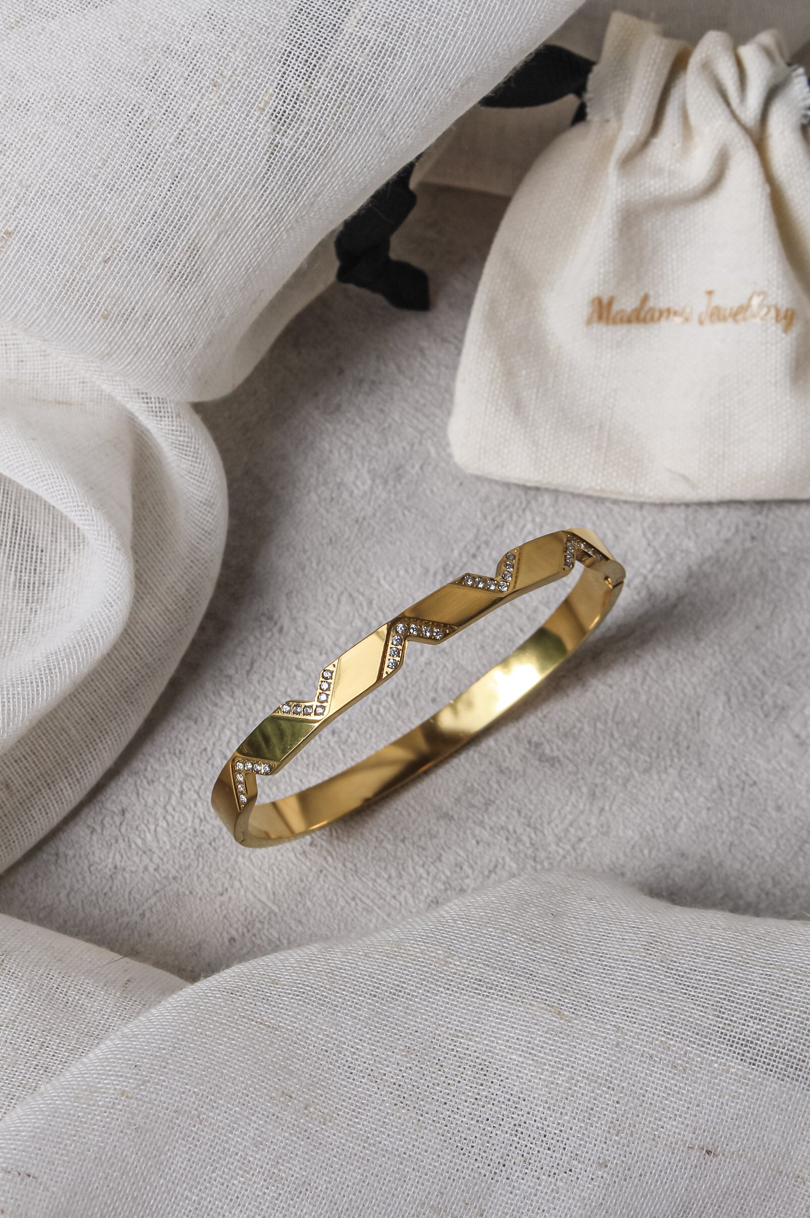 ZURI | Bangle