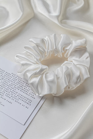 CREAM | 100% Mullbery Silk scrunchie