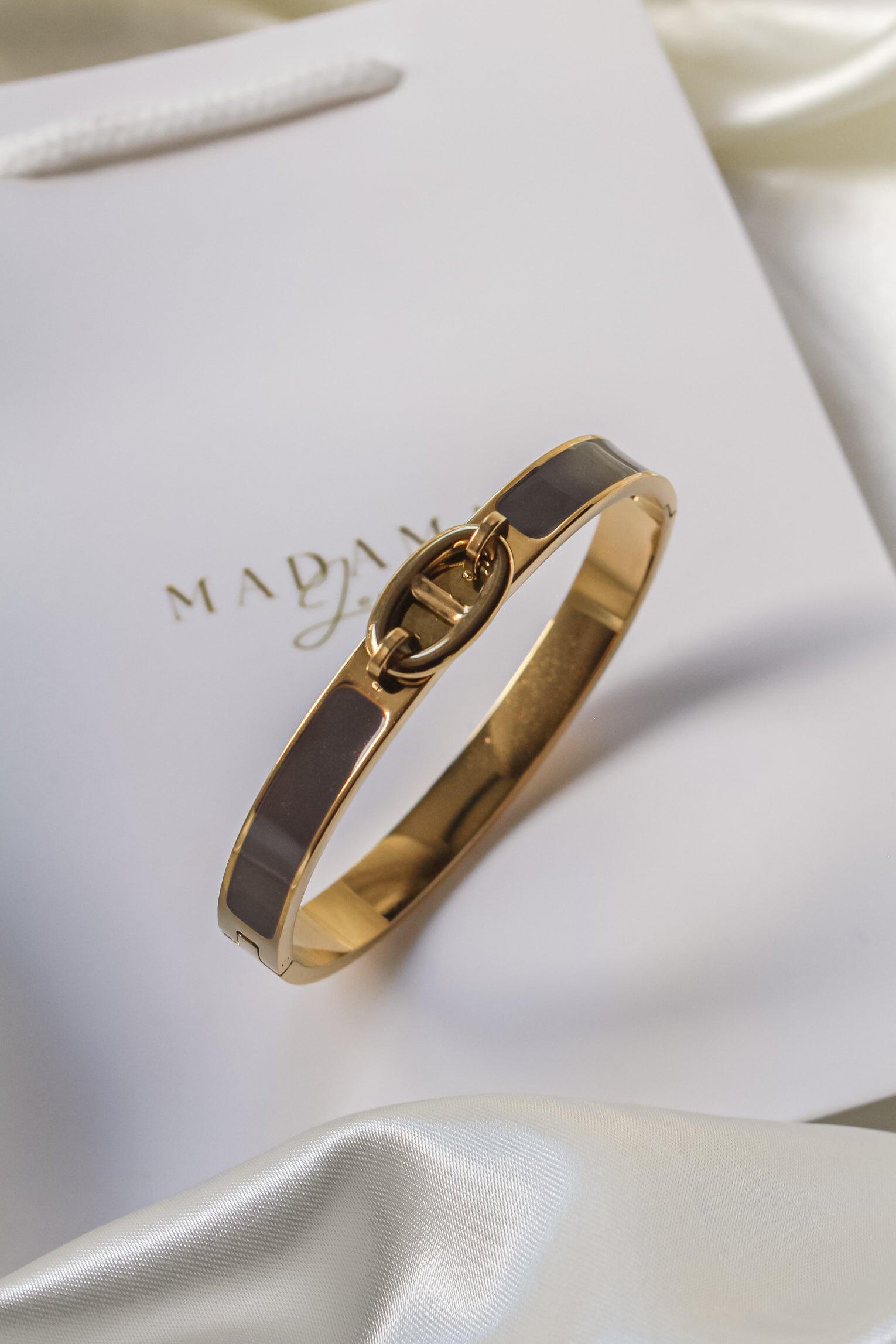 LUKNE | Brown detail Bangle