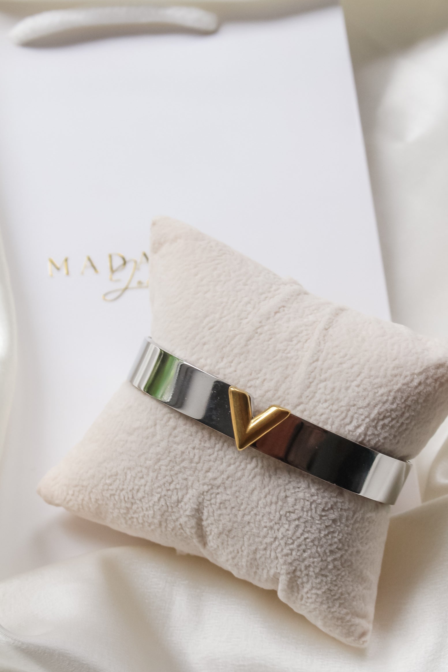 VICKY | Bangle
