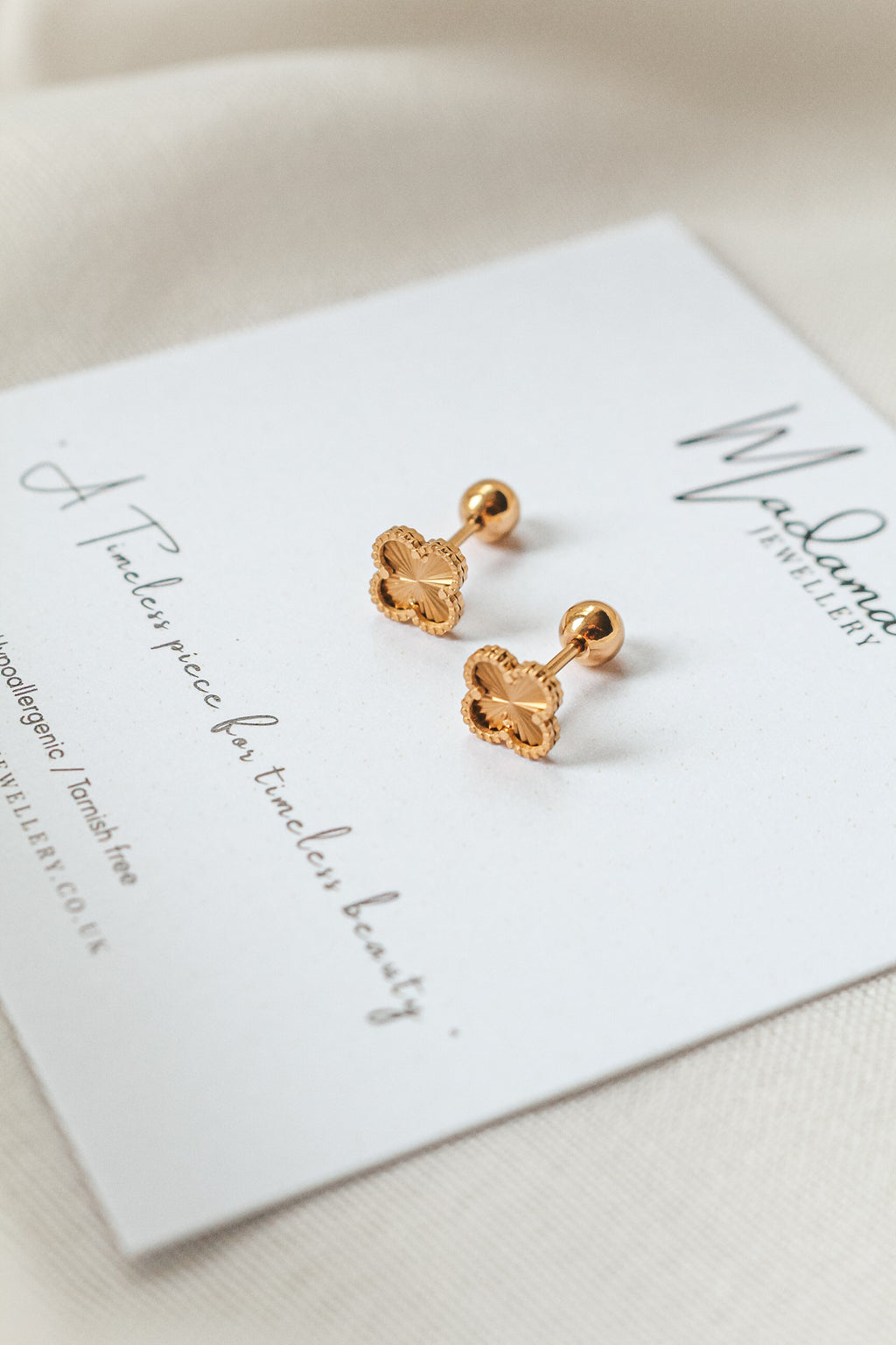 CLOVER |  Screw end Earrings