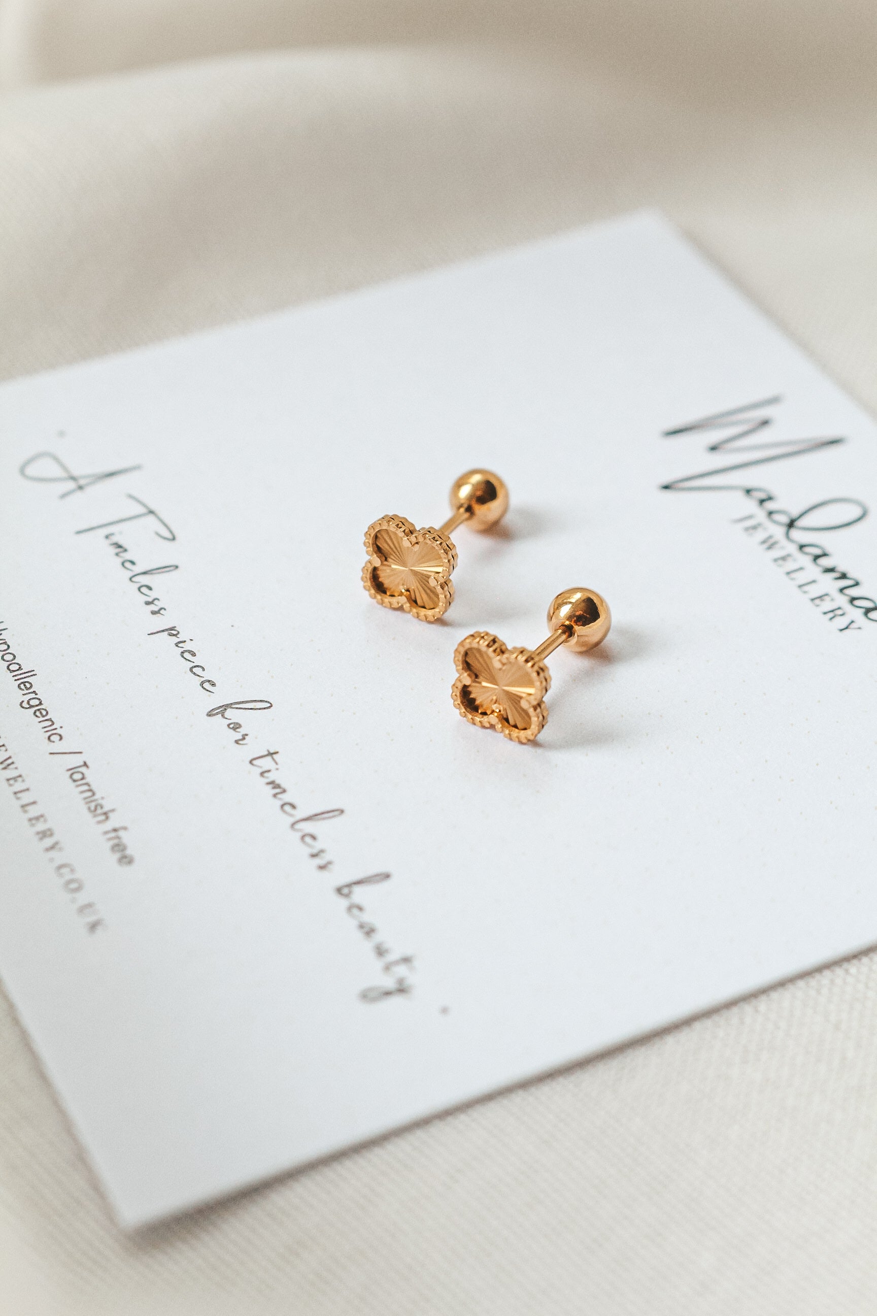 CLOVER |  Screw end Earrings