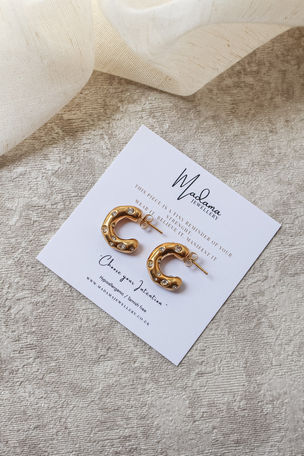 PAULA | half Hoops