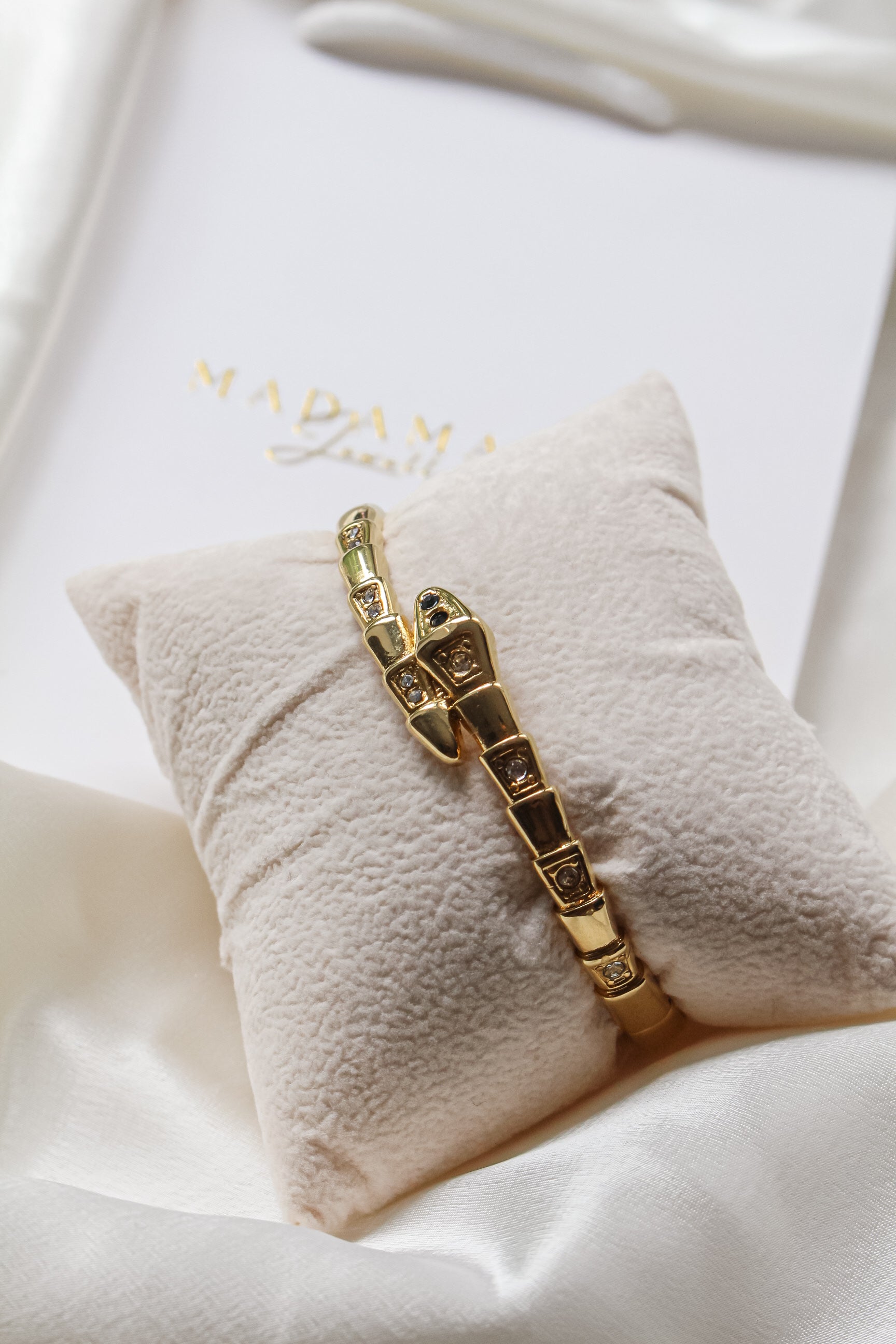 SOFIA | black detail Bangle