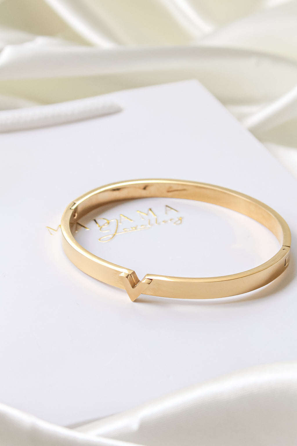 VICTORY | Bangle