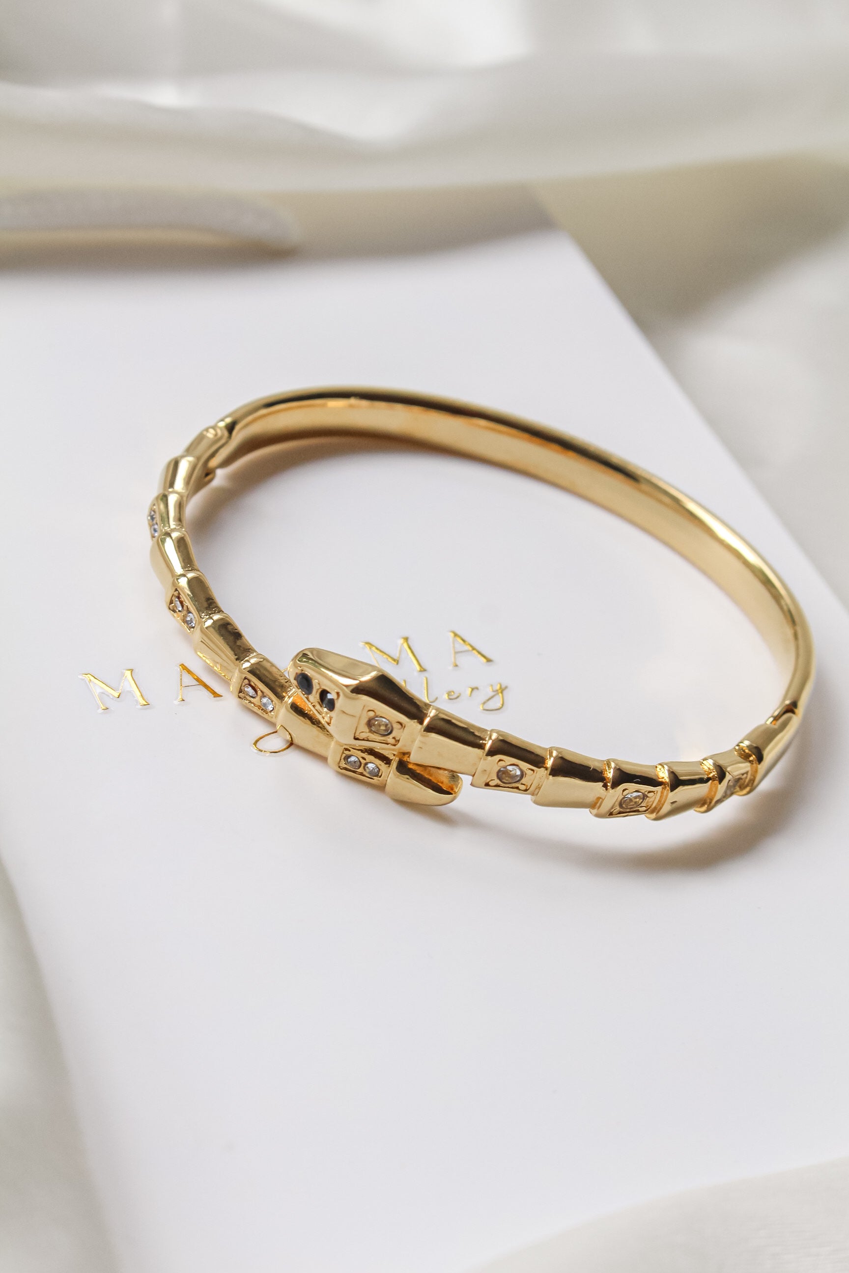 SOFIA | black detail Bangle