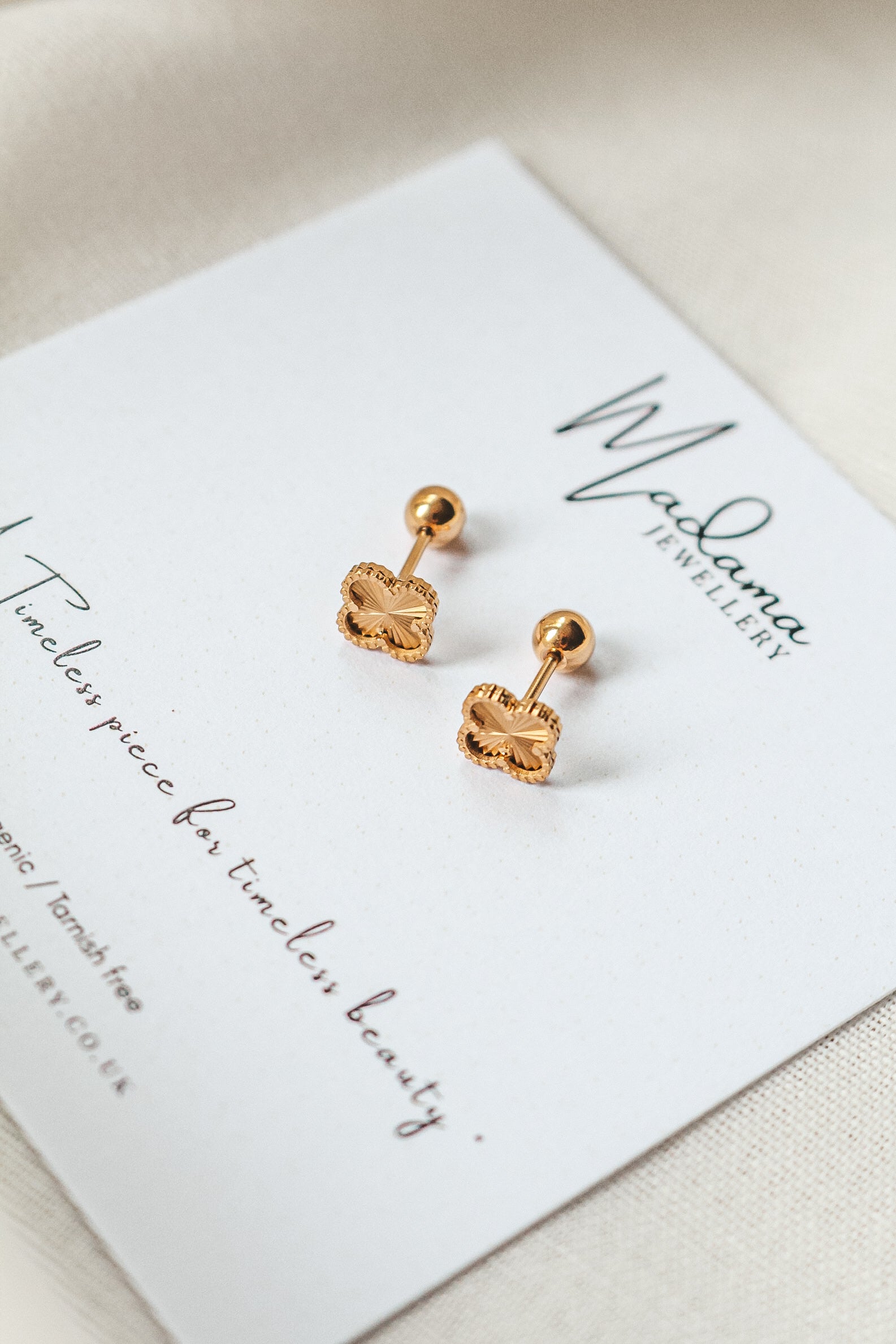 CLOVER |  Screw end Earrings