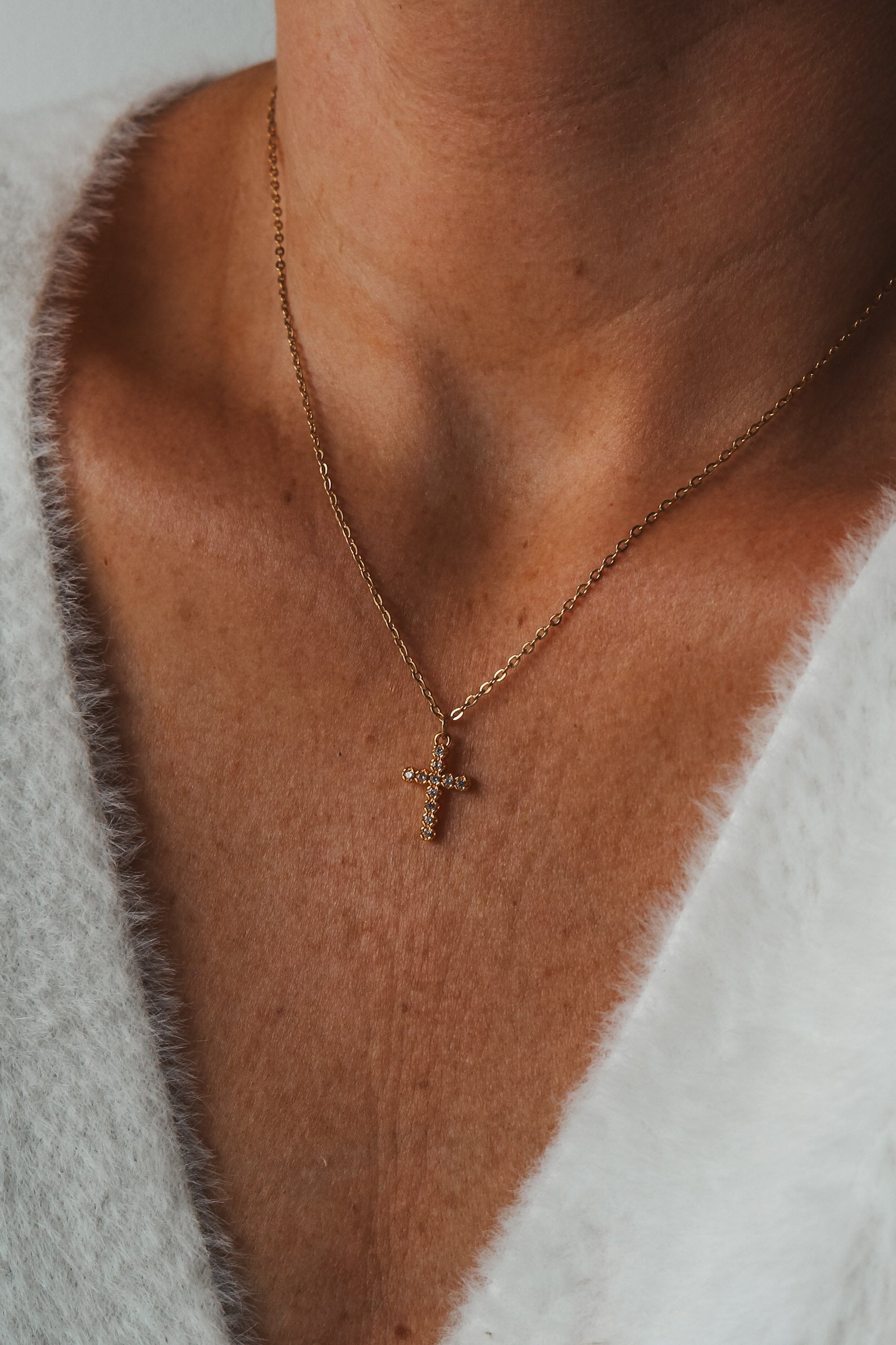 MARIAM | Mini cross necklace