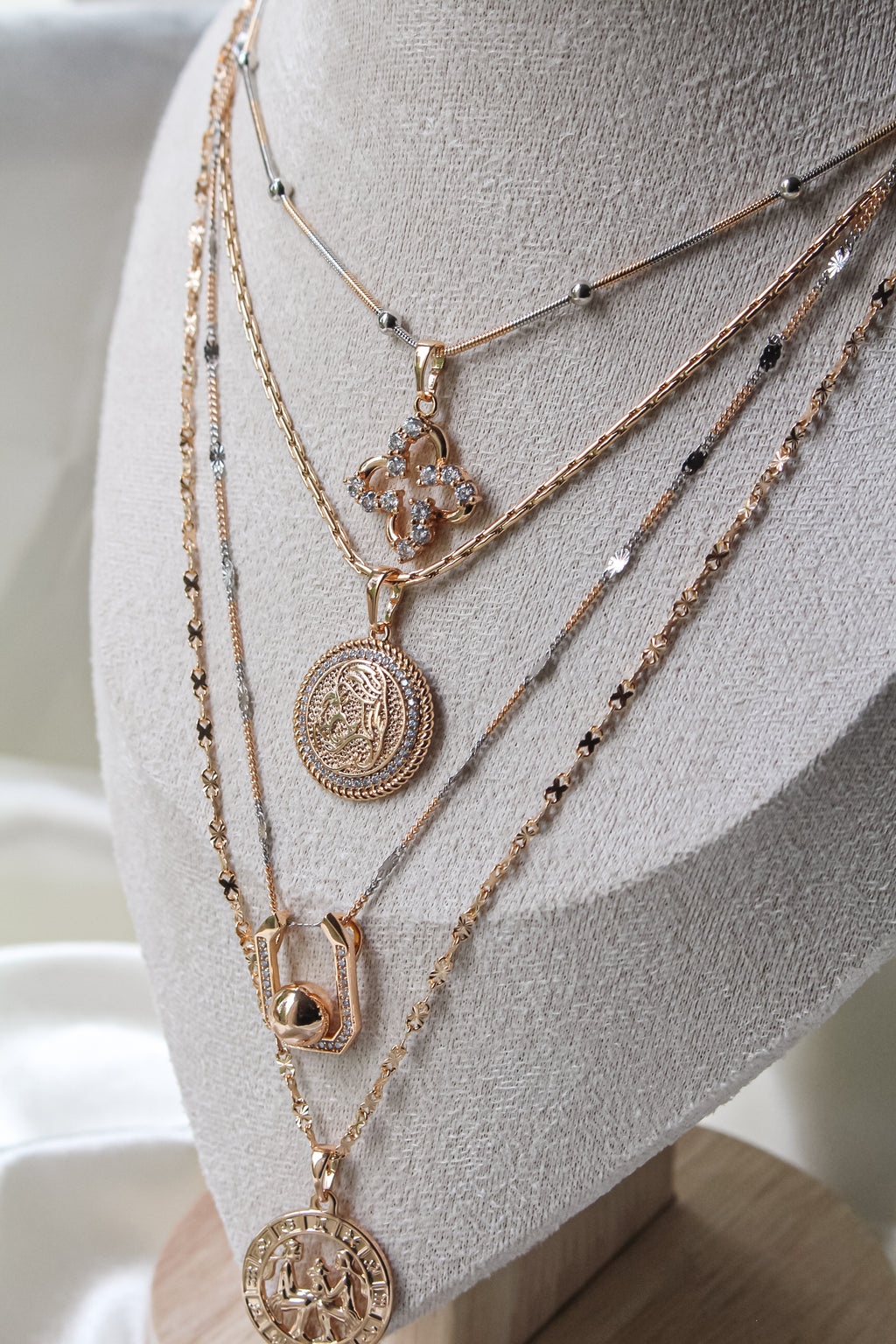 FEELINGS | Medallion Pendant