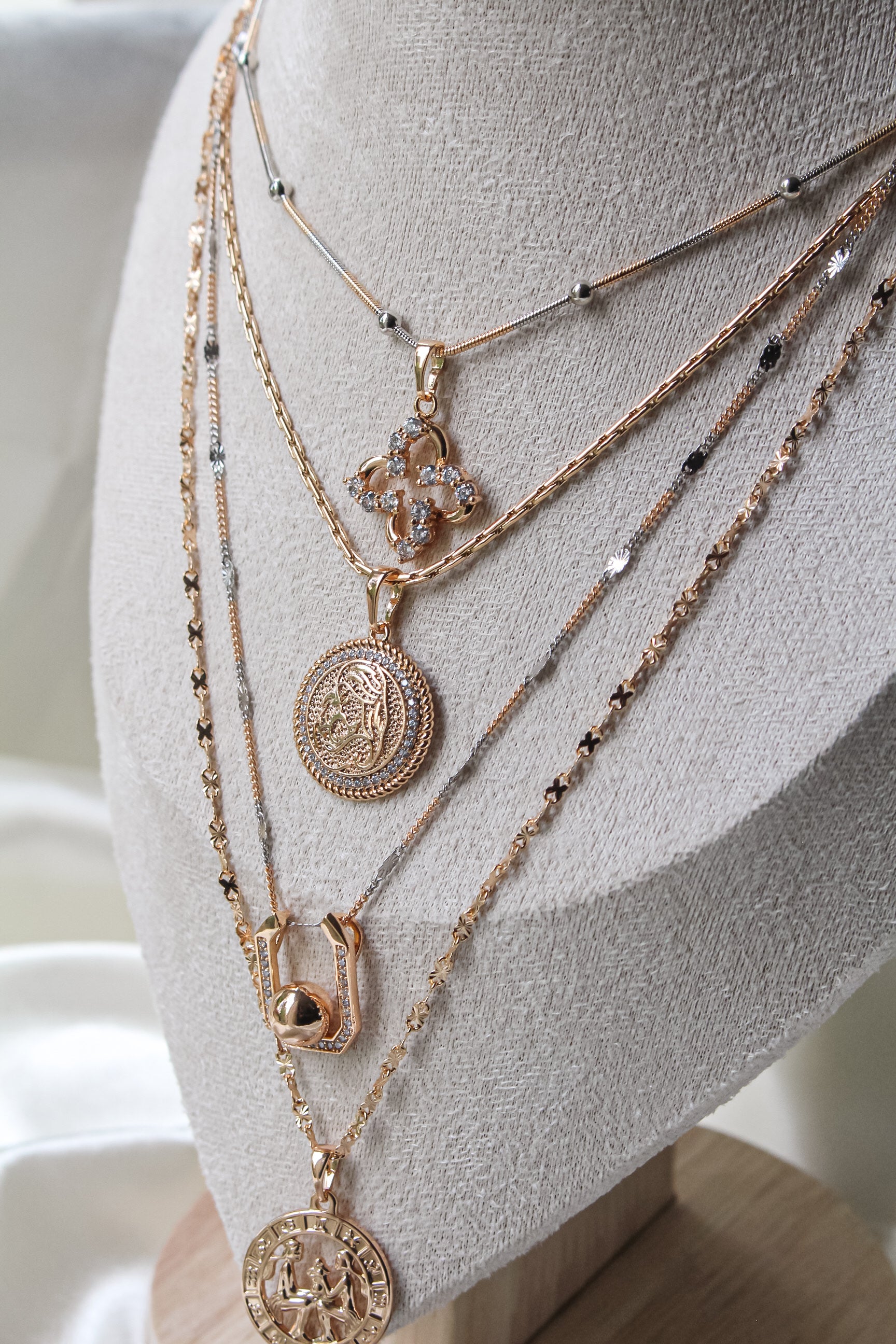 CLOVER | 18k Gold plated pendant