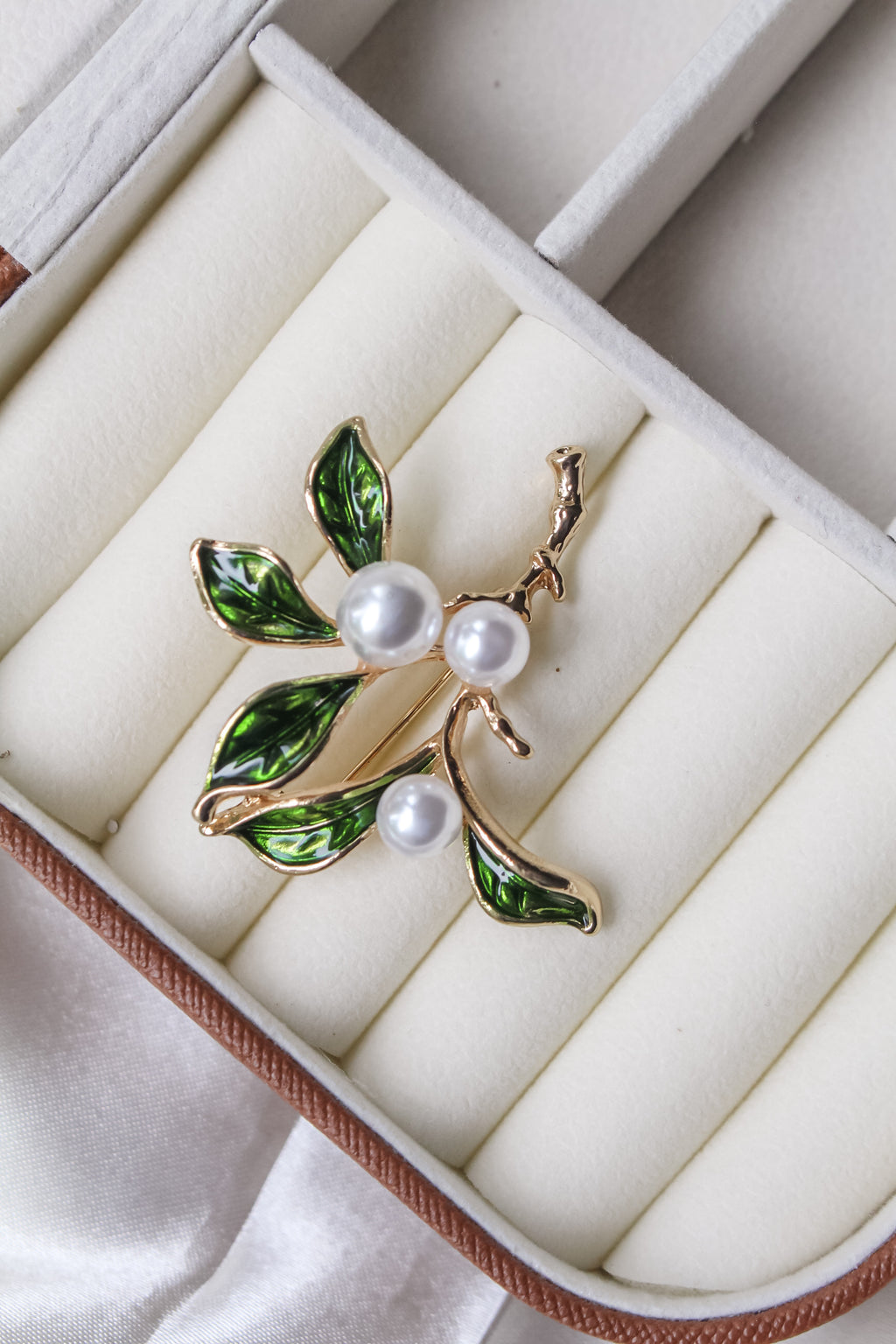 BROOCH accessories