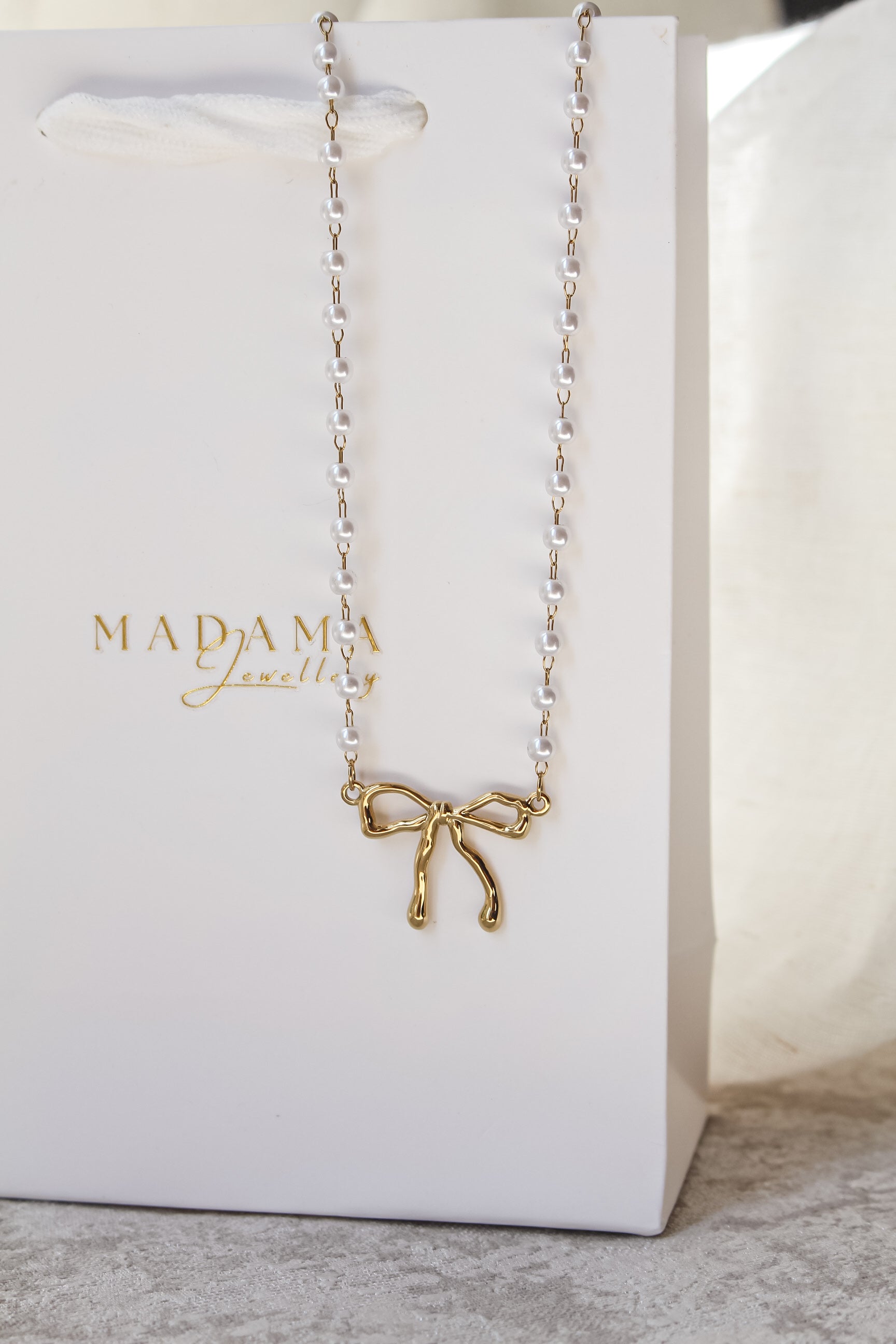 PEARL BOW | Necklace
