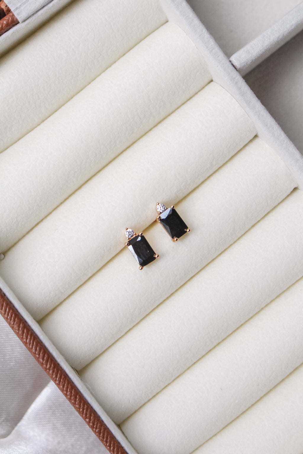 SIENNA | Stud earrings