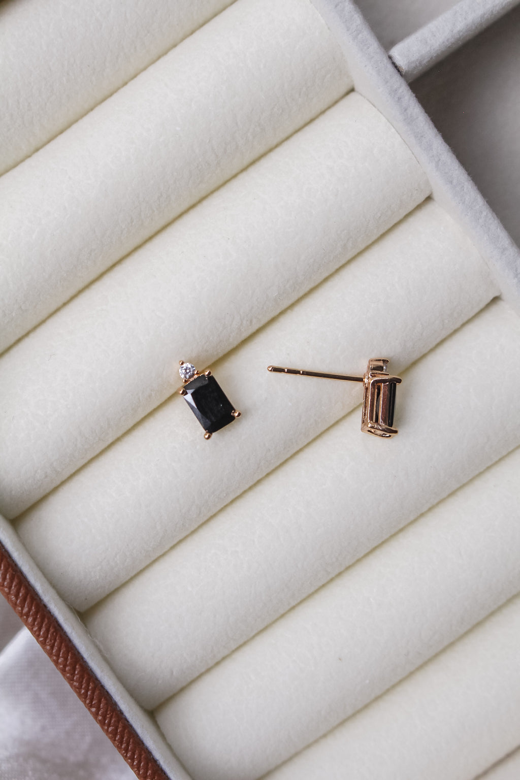 SIENNA | Stud earrings