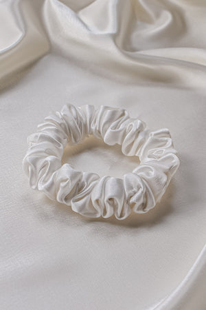 CREAM | 100% Mullbery Silk scrunchie