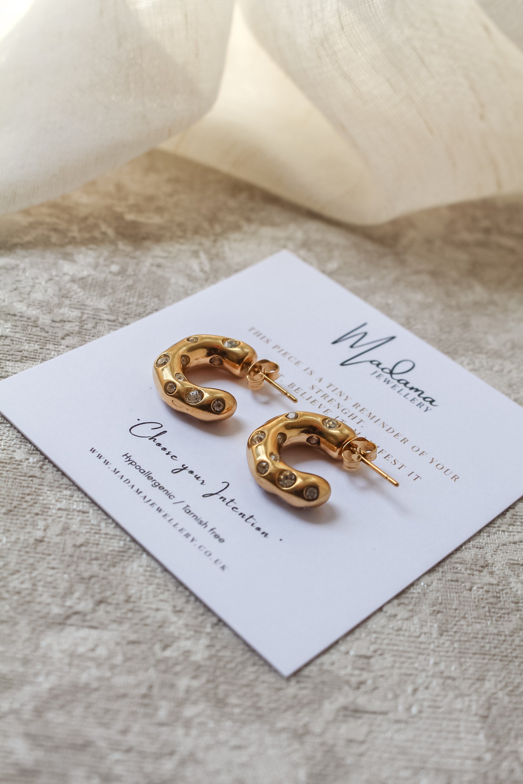 PAULA | half Hoops
