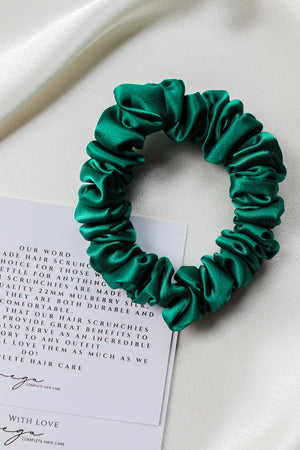 EMERALD GREEN | 100% Mulberry Silk scrunchie