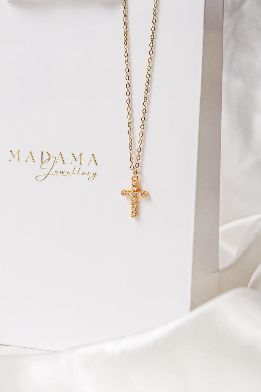 MARIAM | Mini cross necklace