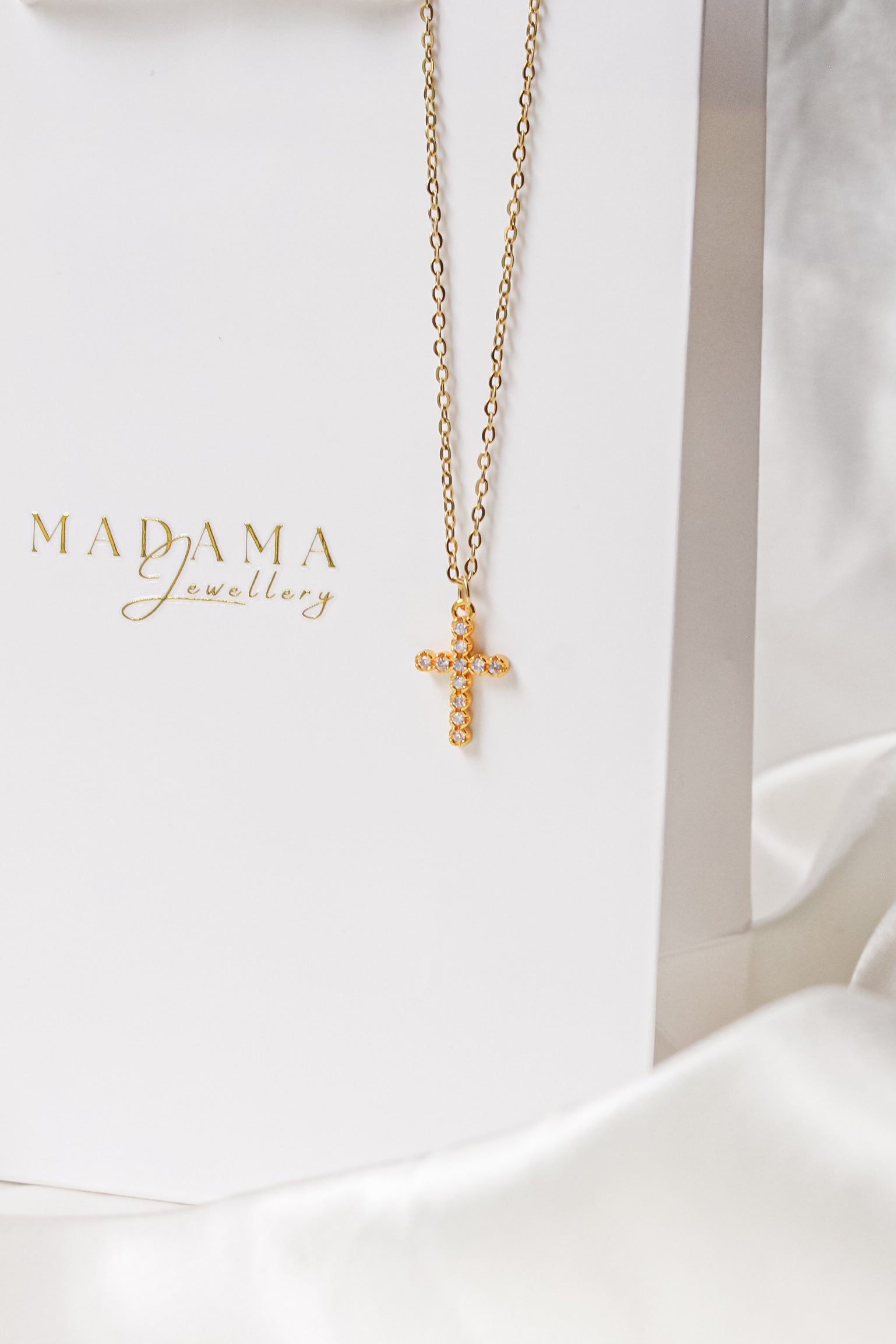 MARIAM | Mini cross necklace
