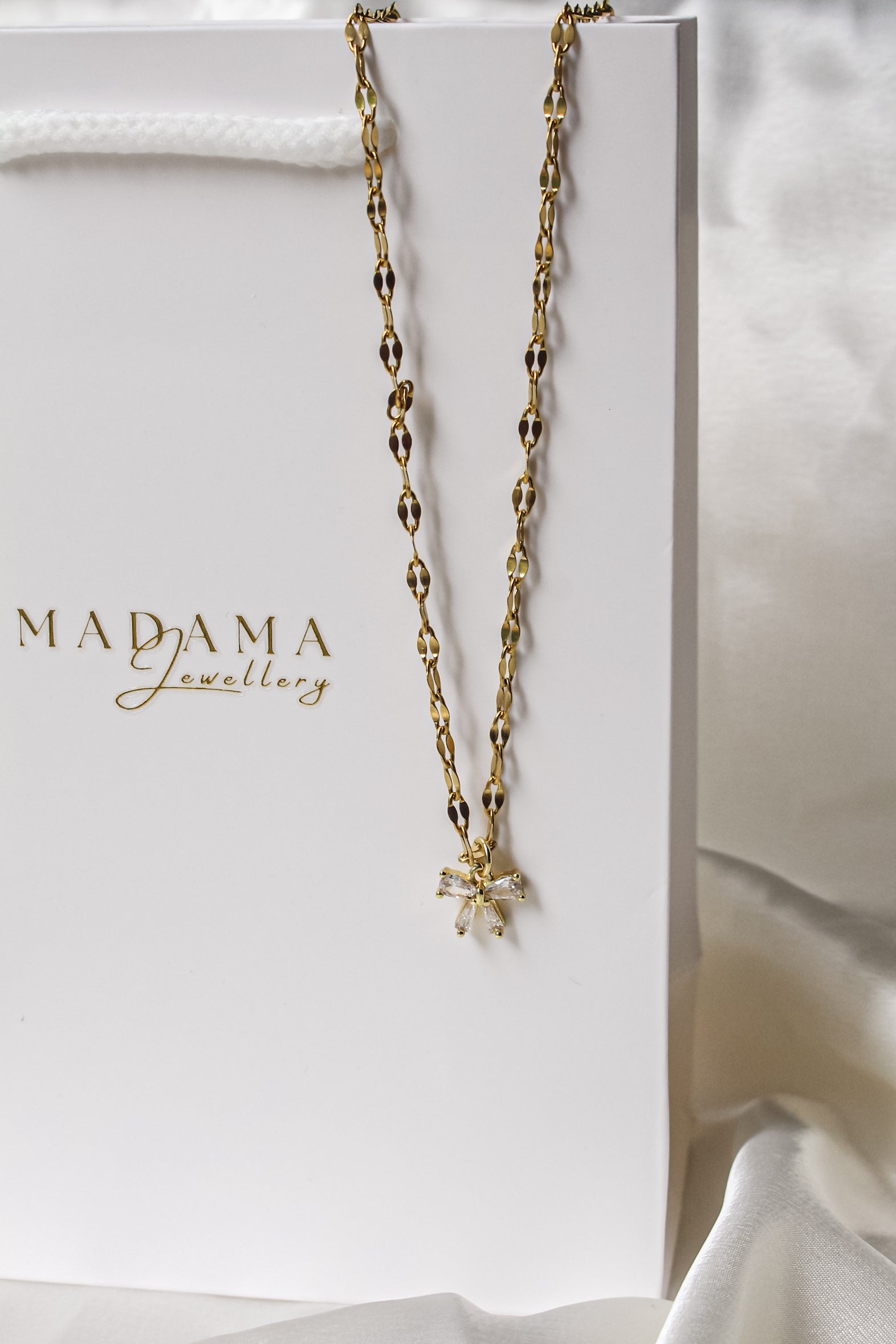 BOW | Necklace
